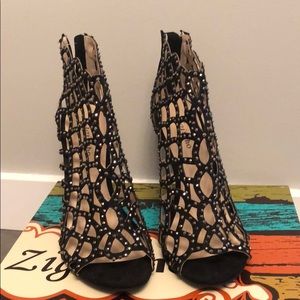 Zigi Soho zip up, cutout, heels - Black - 3inch